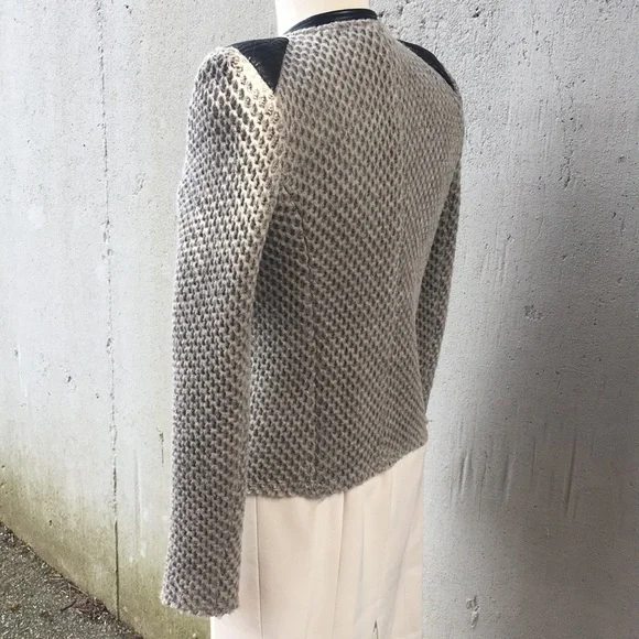 IRO - Picture 4 of 9